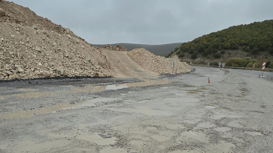 Eskişehir'de sürücülerin çukur çilesi: Seyitgazi-Kırka yolu onarım bekliyor