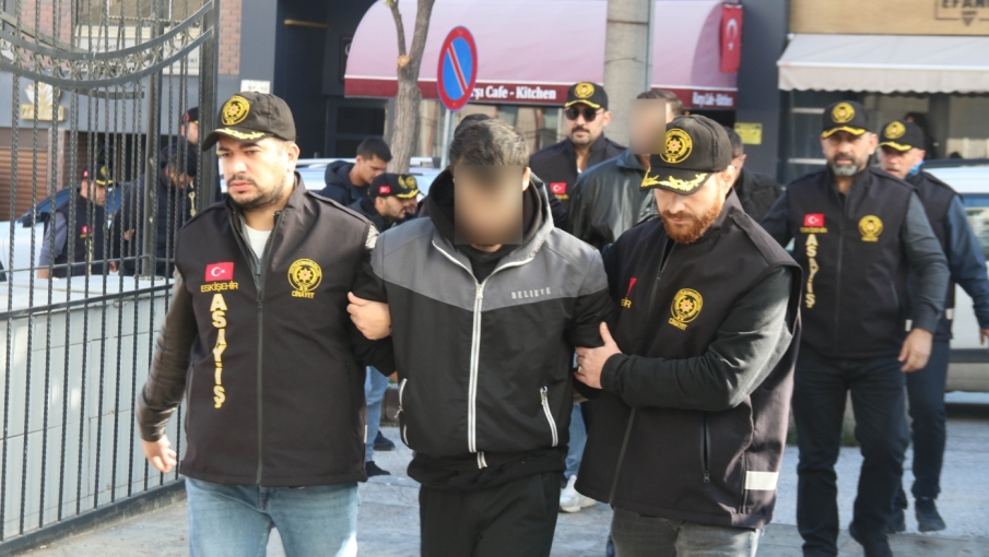 Eskişehir'de 24 yaşındaki gencin öldürüldüğü silahlı kavgada 7 şüpheli adliyede