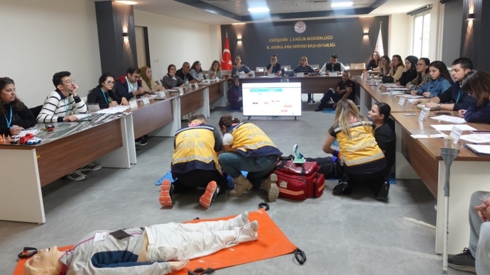 Eskişehir'de 21 sağlık personeline acil müdahale eğitimi