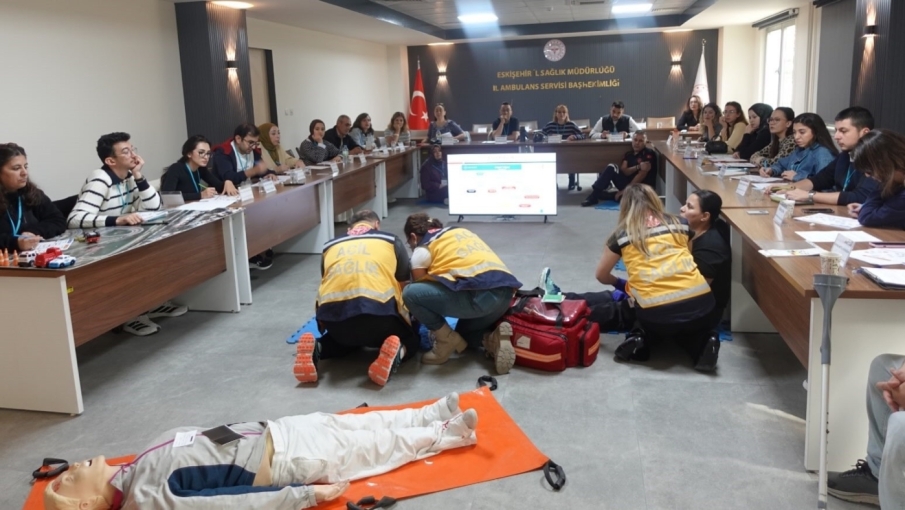 Eskişehir'de 21 sağlık personeline acil müdahale eğitimi