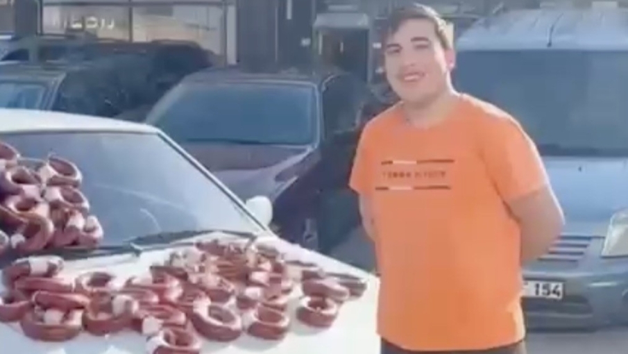 Eskişehir'de şaşırtan takas: Otomobilini 100 kilo sucuğa verdi