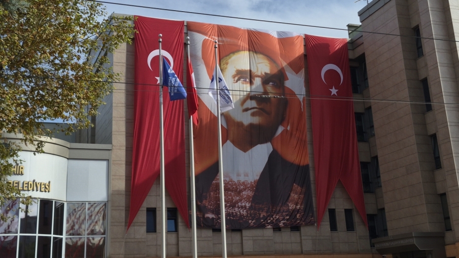 Cumhuriyet Bayramı öncesi Eskişehir kırmızı beyaza büründü