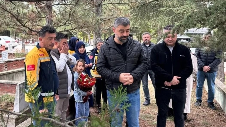 Eskişehir'de görev şehidi Halis Alan kabri başında anıldı