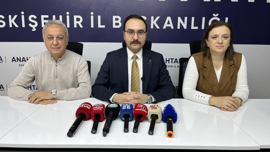 Eren Atlı'dan Eskişehir'deki yol çalışmalarına tepki: 10 yıllık ağaca 62 lira değer biçildi