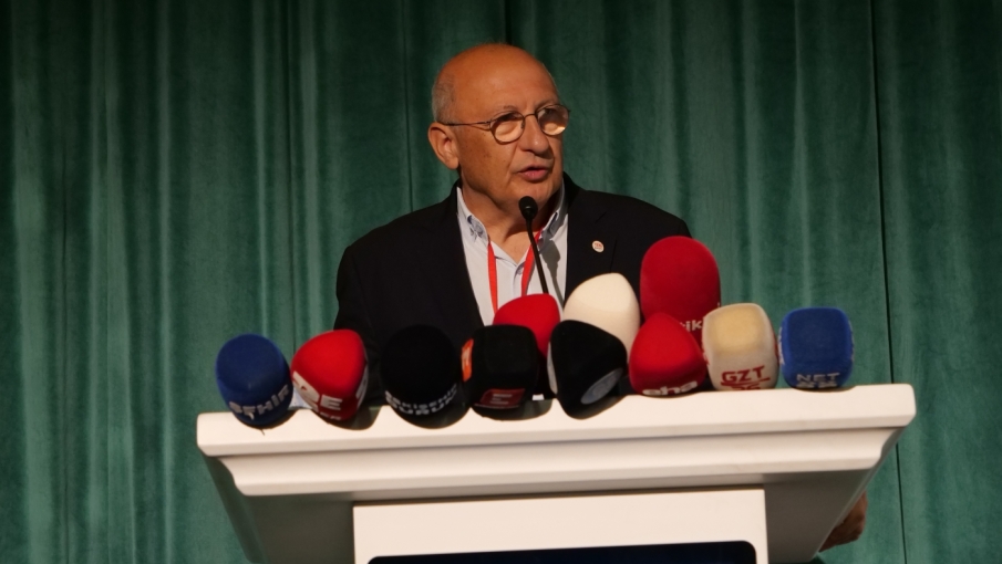 Çakırözer’den kongrede iktidar çıkışı: “Ne yaparlarsa yapsınlar engelleyemeyecekler!”