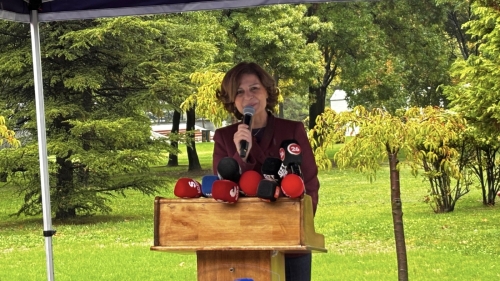 Ayşe Ünlüce: “Büyükşehir Belediyesi her zaman emrinizdedir”