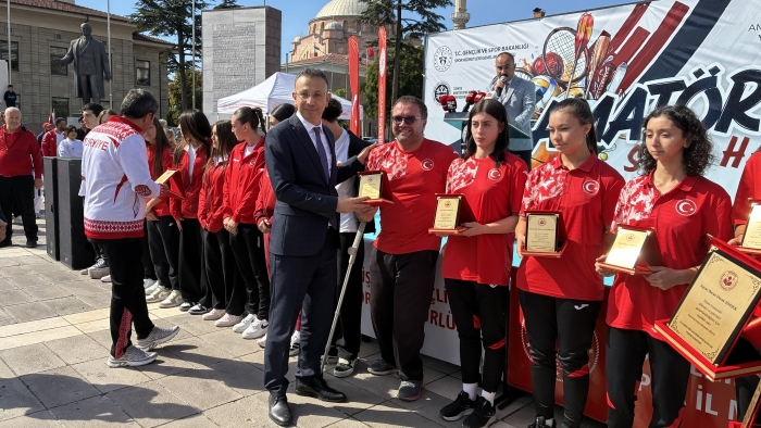 Eskişehir’de Amatör Spor Haftası coşkusu: “Spor yapan çocuk bir adım önde”