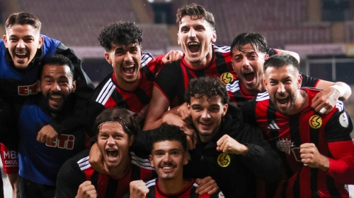 Eskişehirspor lider Balıkesirspor'u 7-1 mağlup etti