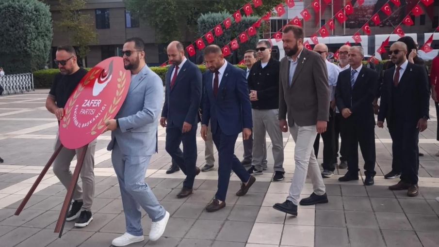 Zafer Partisi Eskişehir’den 30 Ağustos’ta Atatürk Anıtı’na çelenk